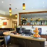 Parklands & Pool Hotel