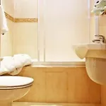Parklands & Pool 4*