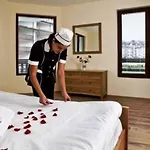 Parklands & Pool Hotel 4*