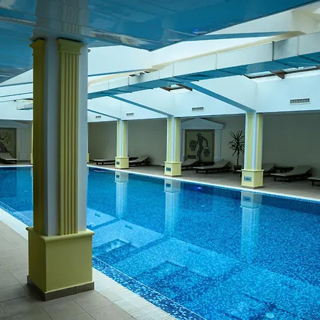 Parklands & Pool Hotel 4*