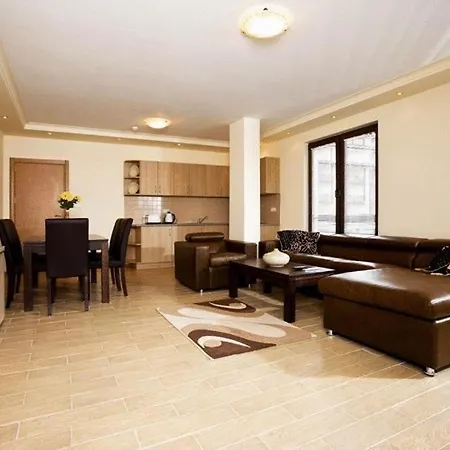 Хотел Parklands & Pool