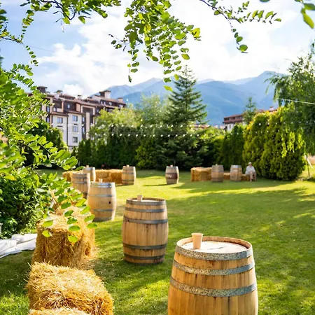 Parklands & Pool Хотел