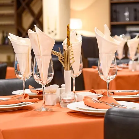 Parklands & Pool Hotel 4*