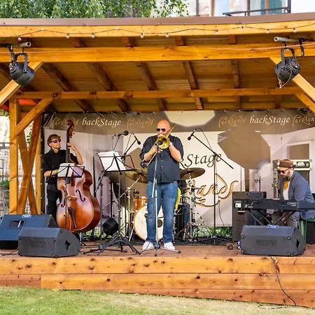 Parklands & Pool Отель 4*