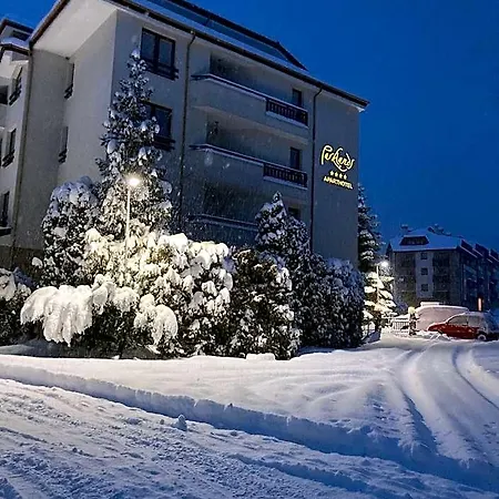 Хотел Parklands & Pool 4*