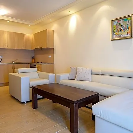 فندق Parklands & Pool