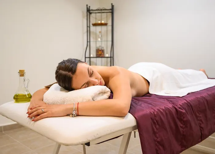 Готель Parklands & Pool