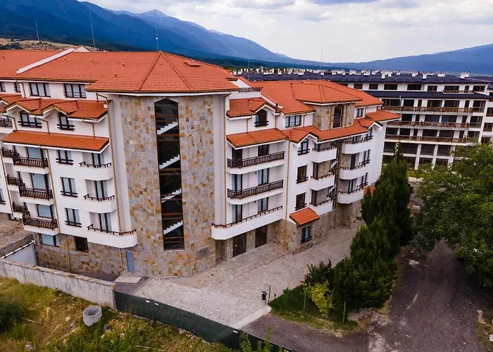 Parklands & Pool Готель