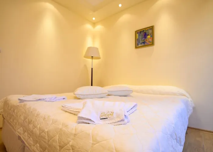 Hotel Parklands & Pool