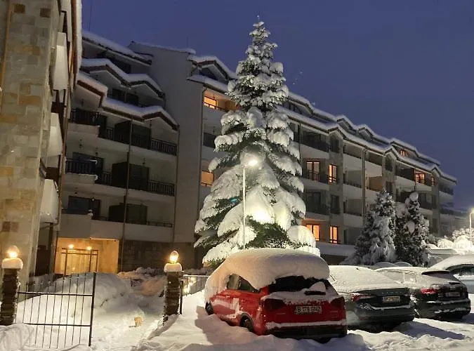 Parklands & Pool Готель