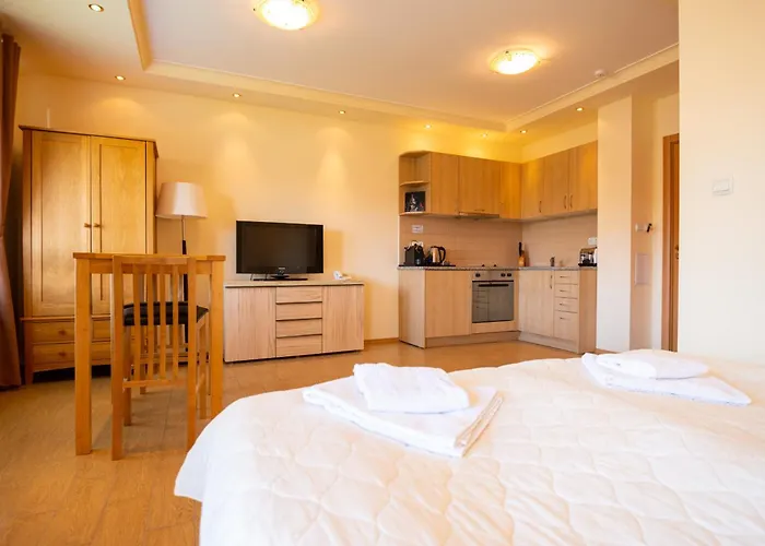 Parklands & Pool Готель 4*