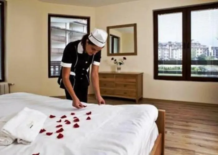 Parklands & Pool Готель 4*